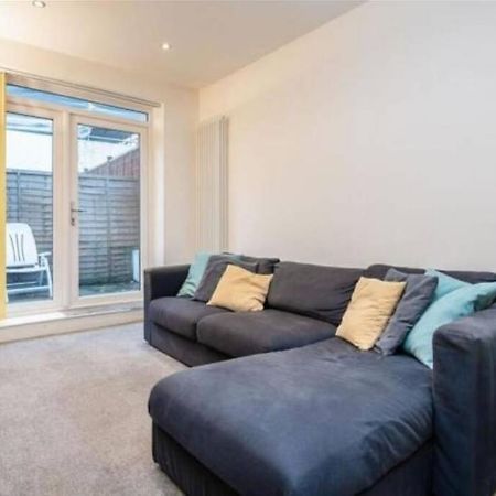 Contemporary 3 Bed Apartment In Hendon Central. Exterior foto