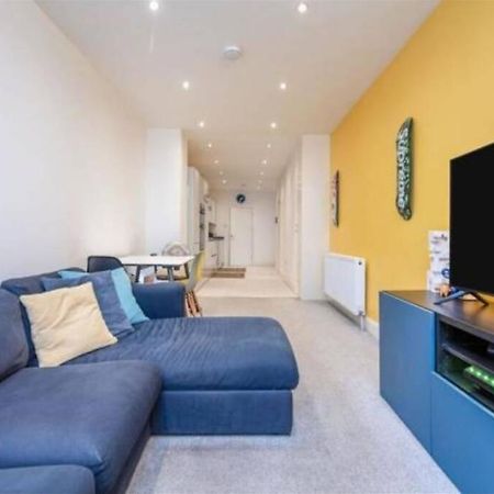 Contemporary 3 Bed Apartment In Hendon Central. Exterior foto
