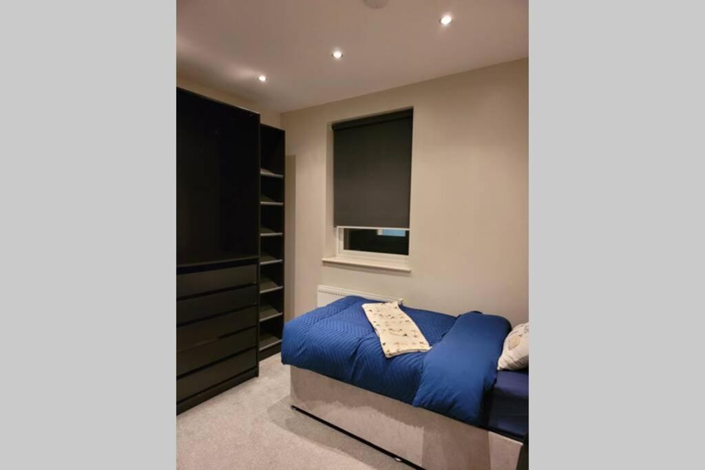 Contemporary 3 Bed Apartment In Hendon Central. Exterior foto