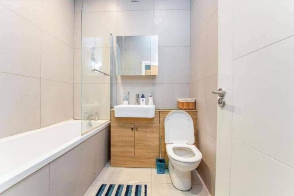 Contemporary 3 Bed Apartment In Hendon Central. Exterior foto