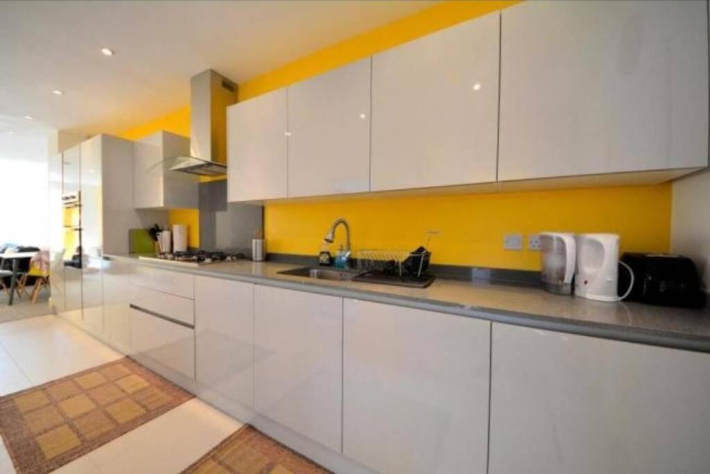 Contemporary 3 Bed Apartment In Hendon Central. Exterior foto
